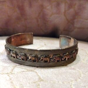 HANDCRAFTED STERLING VTG ELEPHANT 🐘 BANGLE